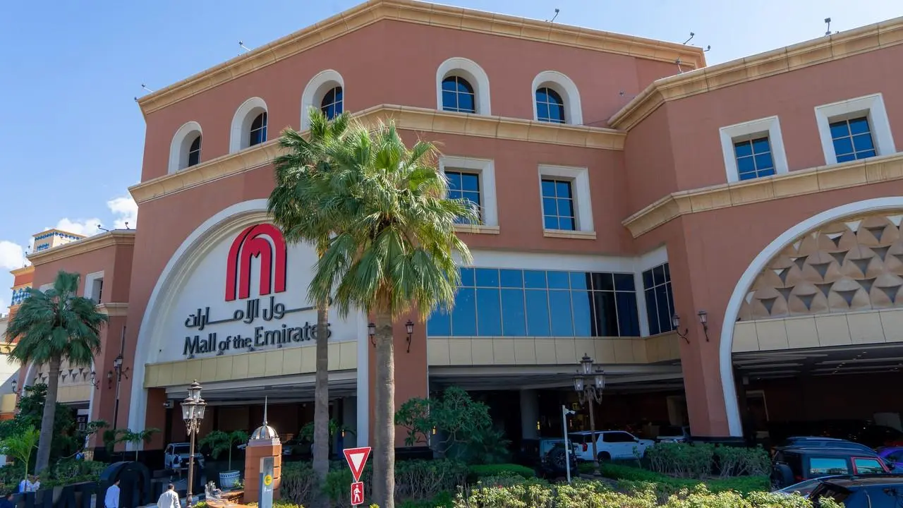 Things to Do in Mall of the Emirates – Shopping, Ski Dubai, Restaurants & Entertainment Guide