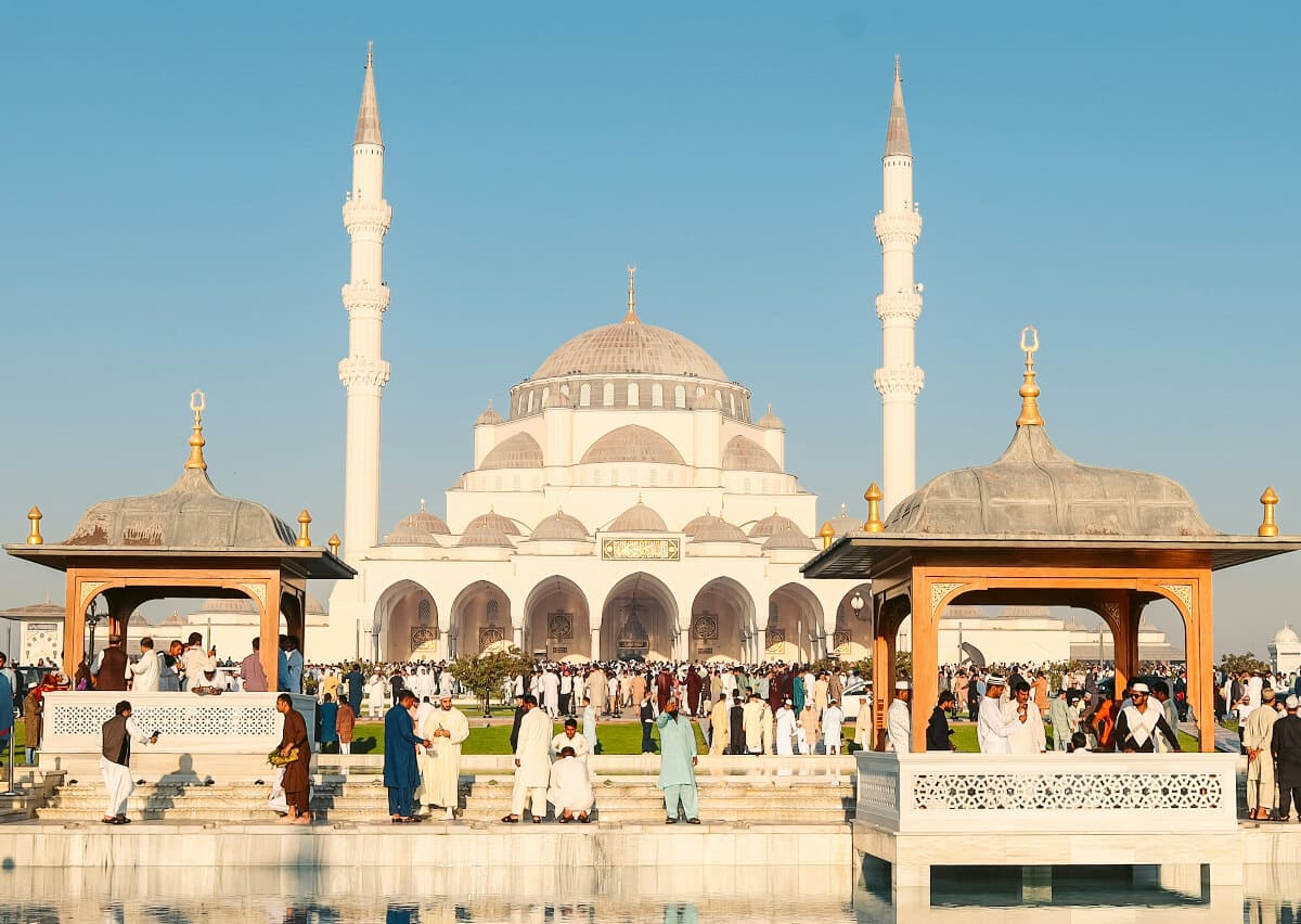 Eid Al Adha 2025: Predicted UAE Holidays & Long Weekend Plans