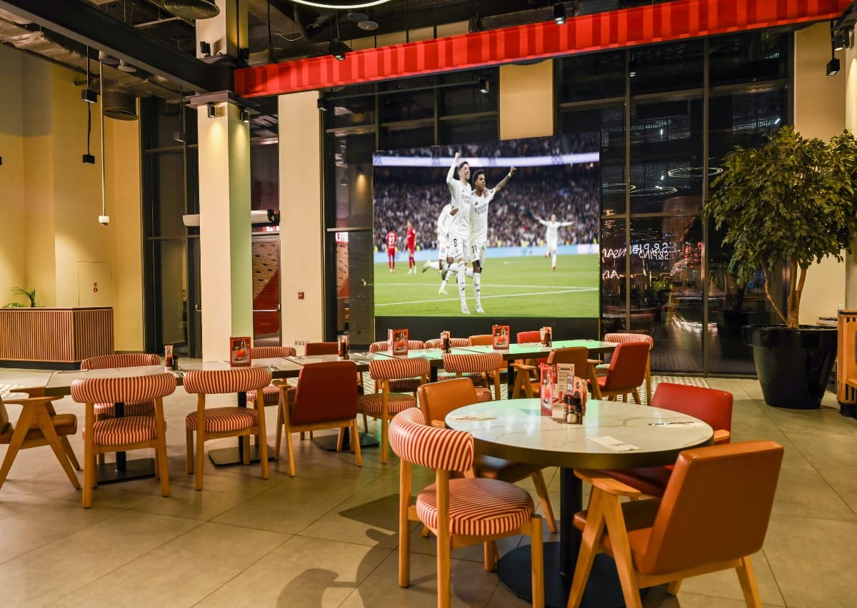 TGI Fridays Downtown Heightens the Premier League Season Fever with Great Flavors and Fellow Fans in Dubai