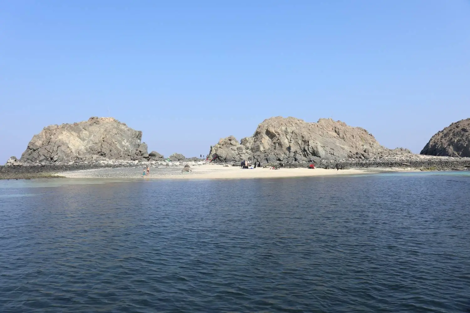 Snoopy Island Fujairah Visitor Guide: Snorkeling, Resorts, Costs & Travel Tips
